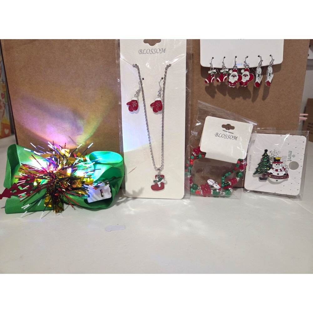 Christmas Jewelry Lot 5pc  Silver tone Includes a Light Up Hair Bow